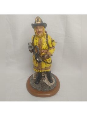 VANMARK Male Firefighter Figurine, Yellow & Black, Ready for Action FILO -1997
